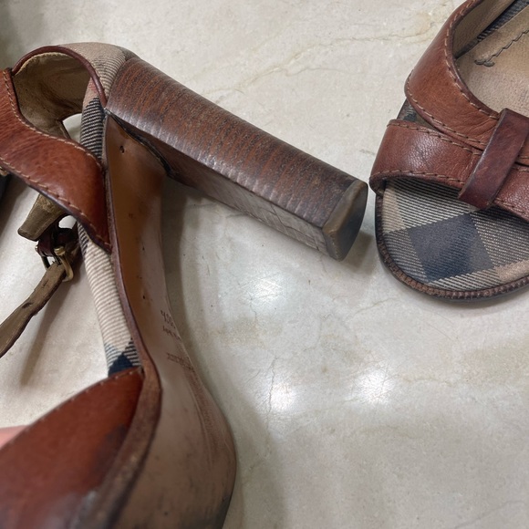 Burberry
Novacheck Platforms
Size: US 8 Regular (M, B) - Picture 10 of 10